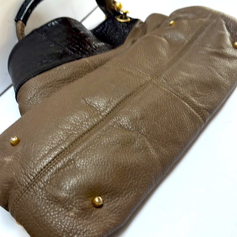 BCBG Elegant Brown Leather Handbag - Picture 5 of 10